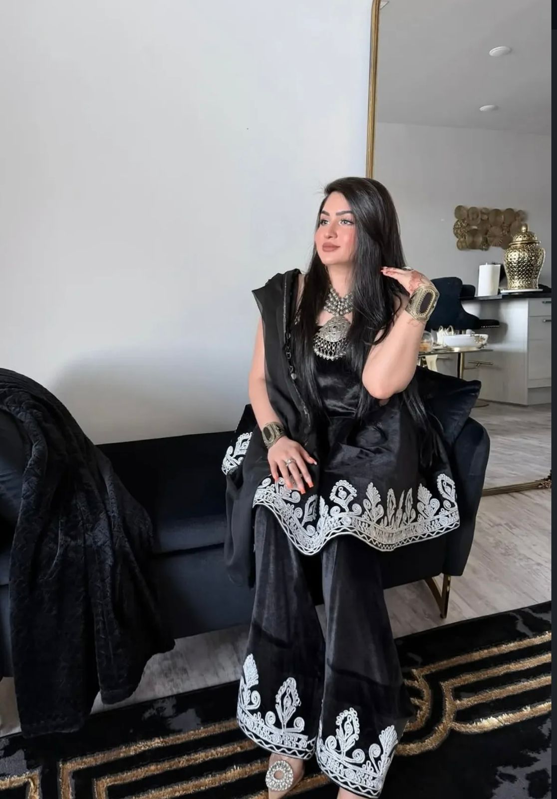 Shab Pari (The Night Fairy) Hover